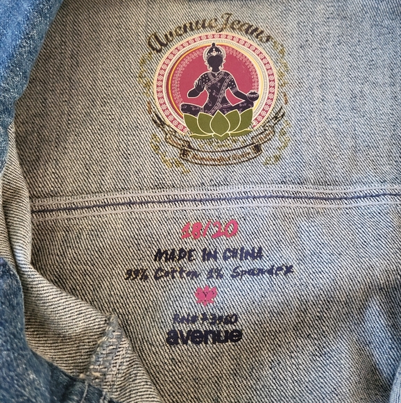 Avenue Jeans Jacket - Picture 3 of 4